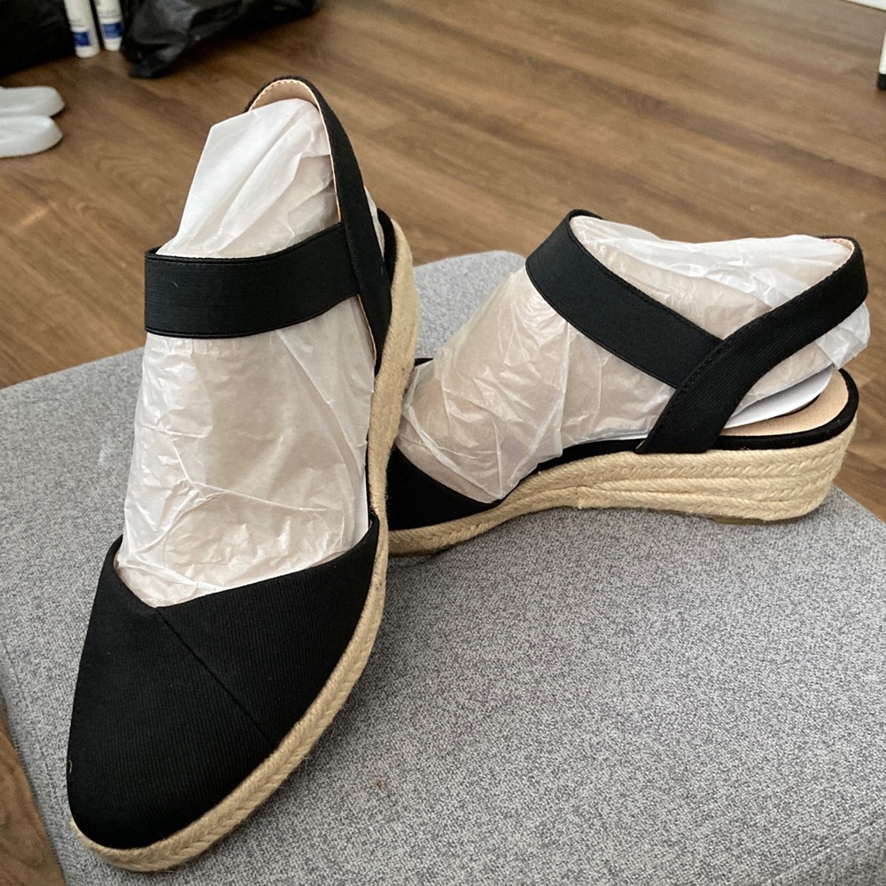 Life Stride Black Espadrille Wedges New in Box - Picture 3 of 10